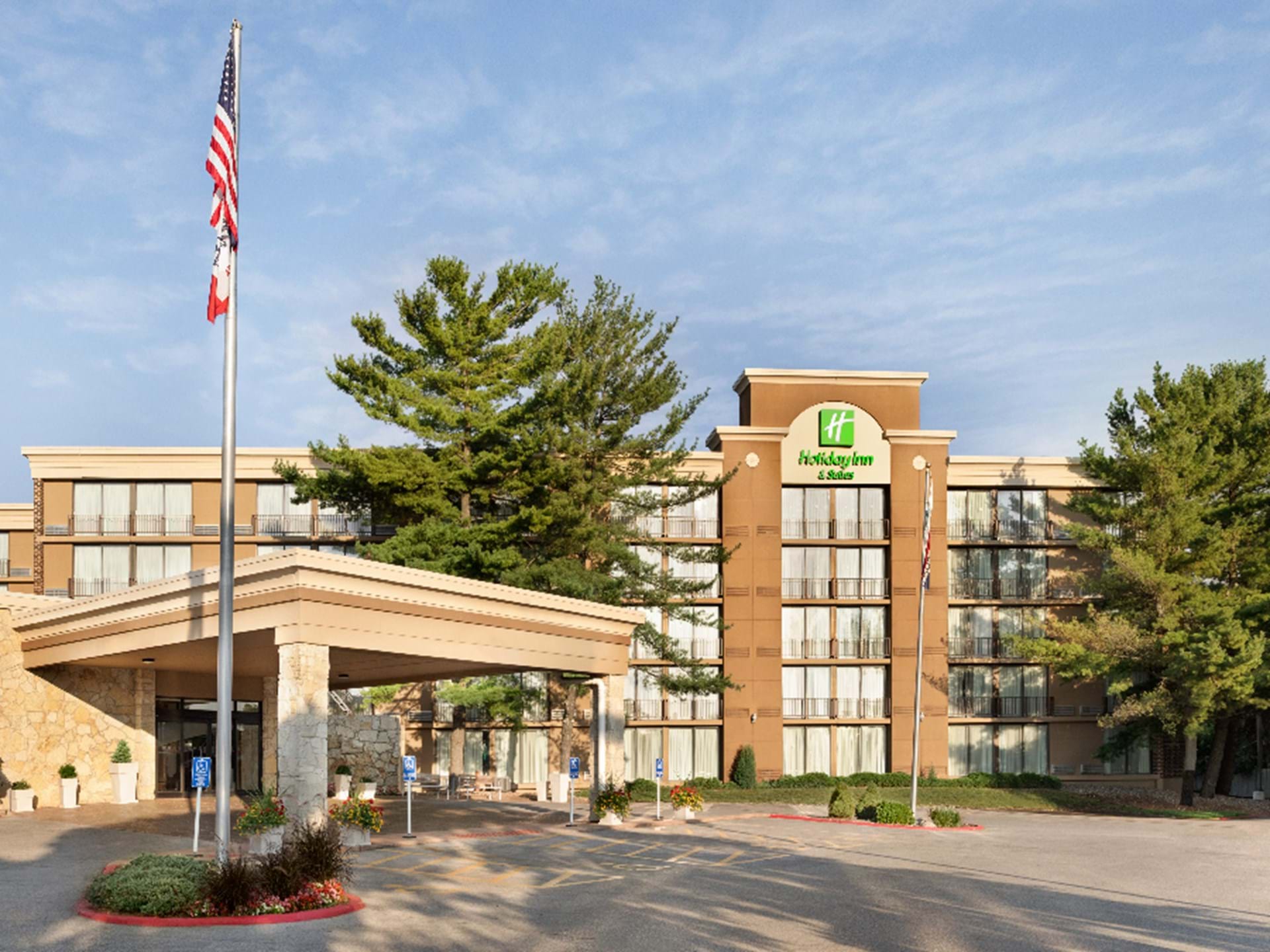 Holiday Inn & Suites Northwest Des Moines Exterior