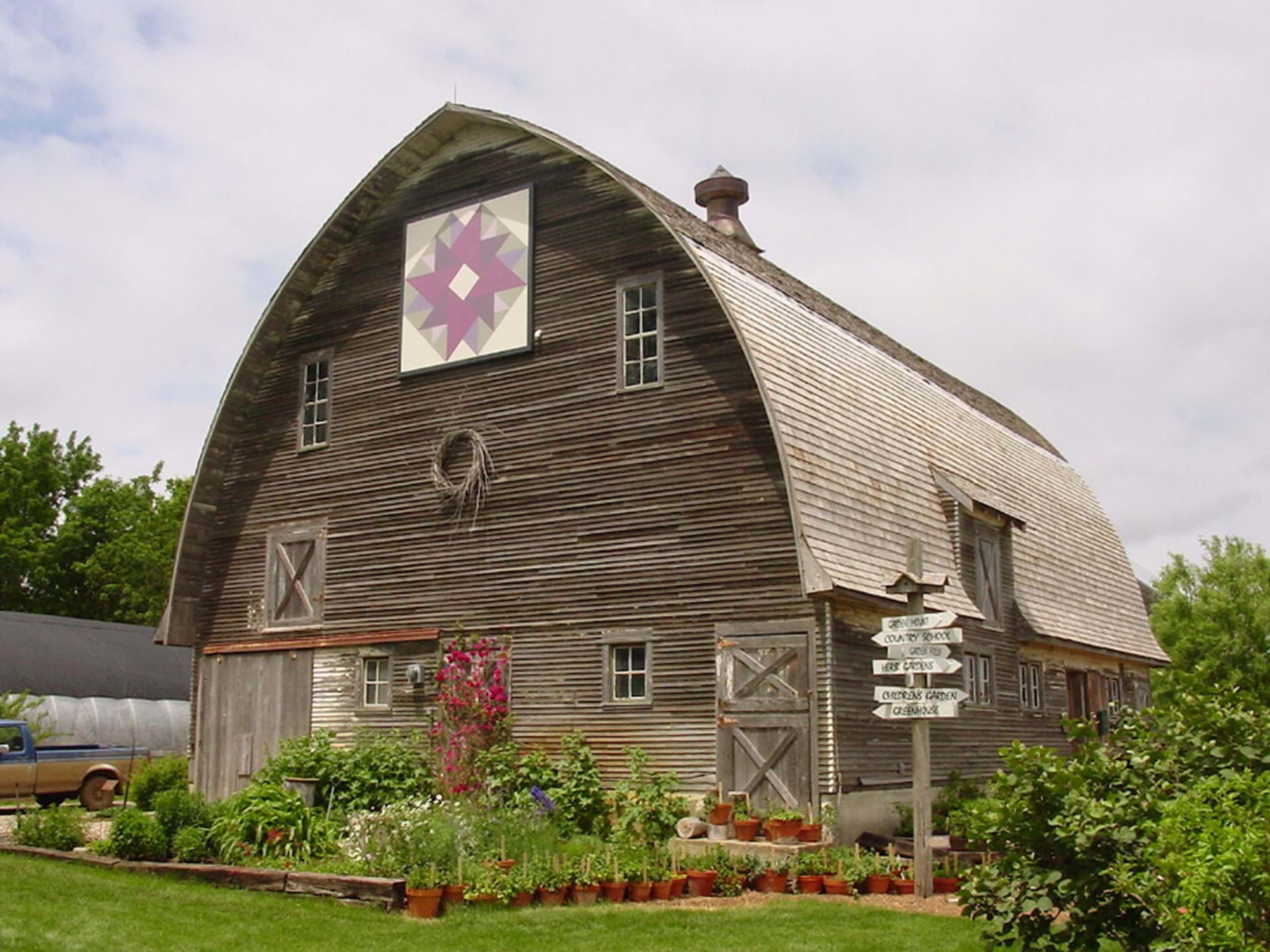 Double Aster barn quilt