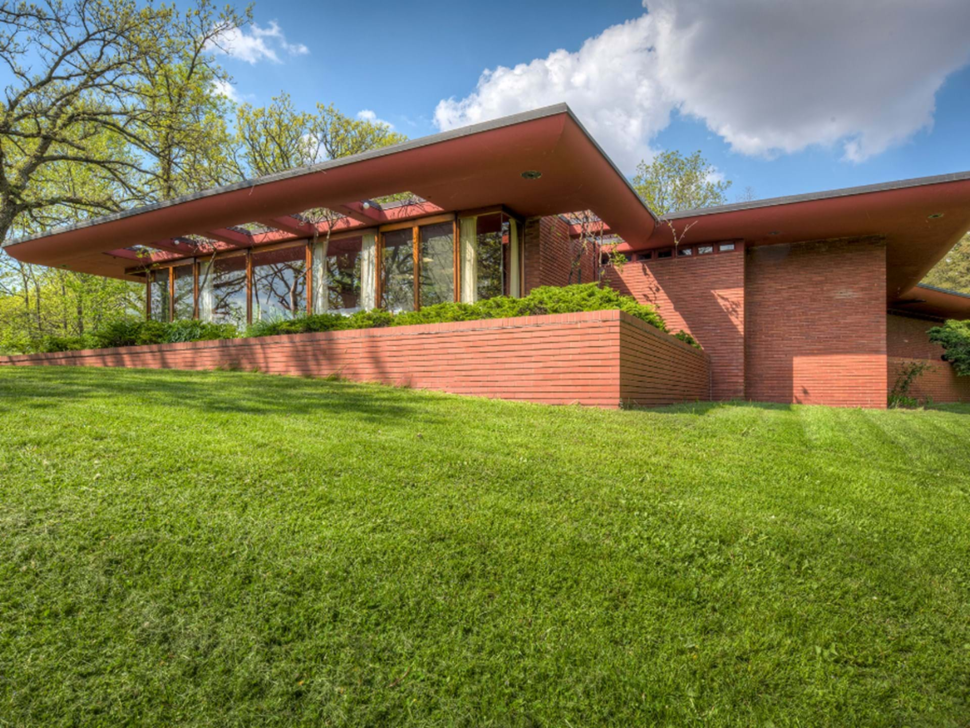 Window walled gardenroom of the the Frank Lloyd Wright designed Walter Estate at Cedar Rock State Park