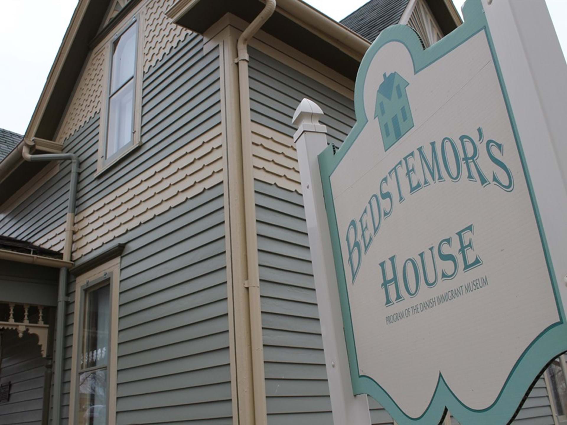BEDSTEMOR'S HOUSE (GRANDMOTHER'S HOUSE)