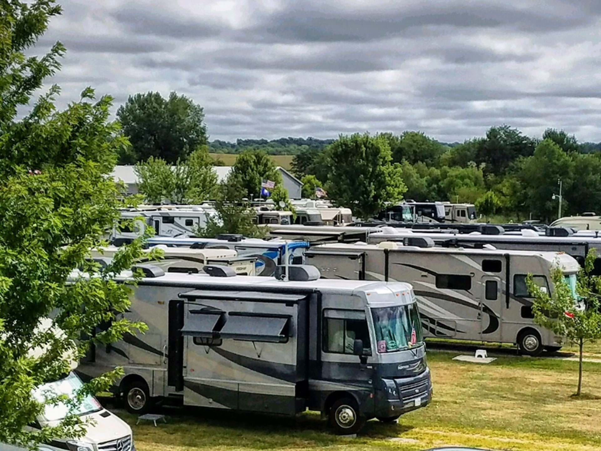 large, full-hookup campsites 